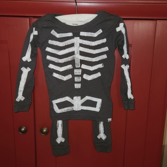 Baby GAP toddler skeleton Halloween pajamas - Picture 1 of 5